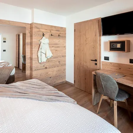 Vezzana Hotel Passo Rolle