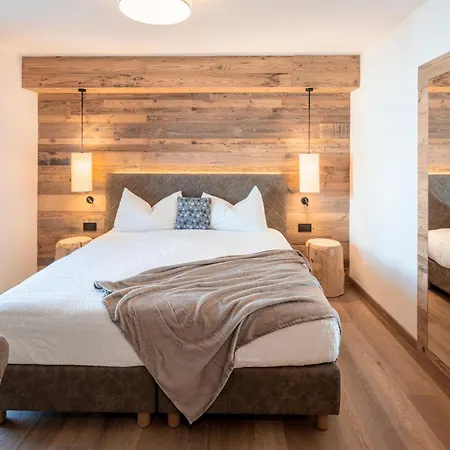 Hotel Vezzana Passo Rolle